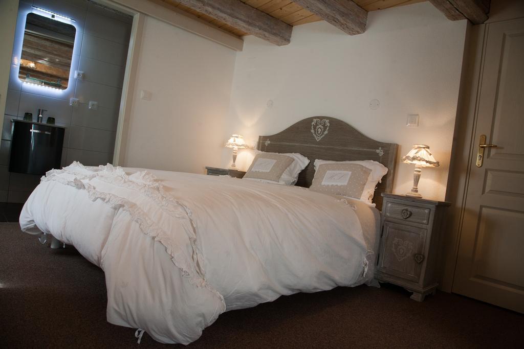 Chambre Le Hupsa Pfannala Saint-Hippolyte  Rom bilde